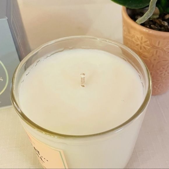 Wicks and Tricks Candle 10 oz Enlighten Me in Vanilla Scent New in Glass Jar - Picture 2 of 6
